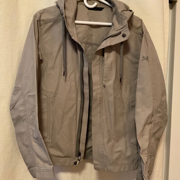 Arc’teryx Light Gray Windbreaker Shell - Picture 1 of 13